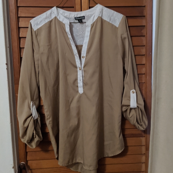 Beautiful blouse - Picture 1 of 4